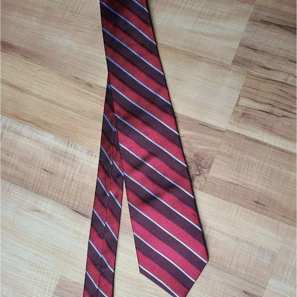 Signature Red stripped silk  tie - Picture 3 of 5